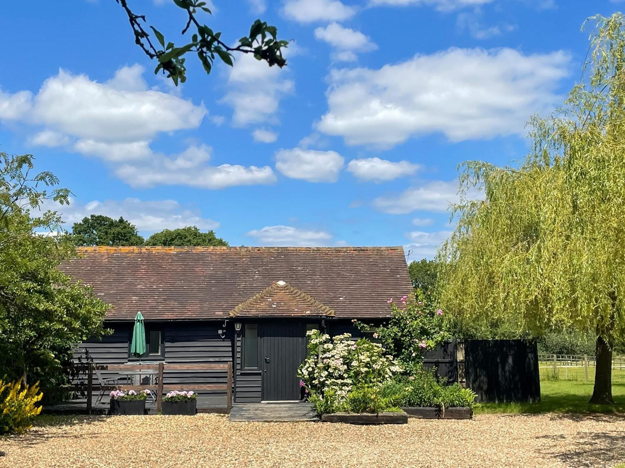 Maplehurst Barn Stables Staplehurst ภายนอก รูปภาพ